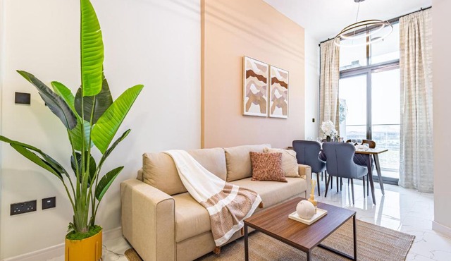 Cozy & Fully Equipped 1BR with Big Balcony - Masdar City, next to the Airport