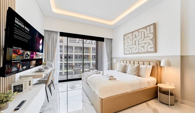 Cozy & Modern Studio Stay in Azizi Riviera Meydan