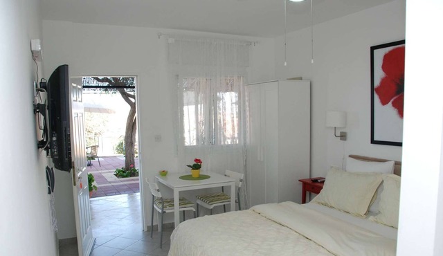 Cozy Studio with Desert View
