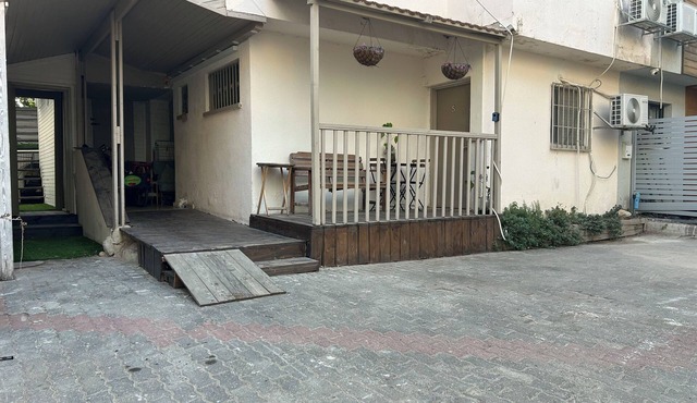 Cozy Studio with Terrace & Free Parking