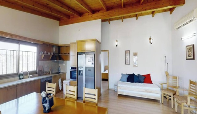Cozy wood apartment with great view to Nazareth