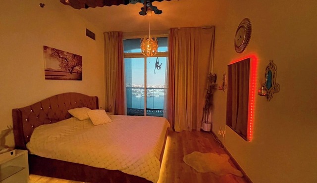 CreekView Luxury Apartment