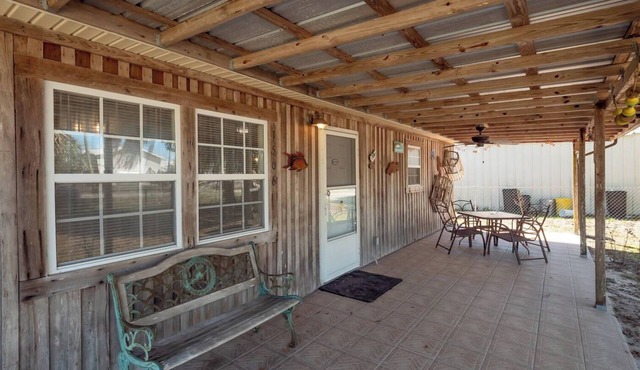 Cypress Cottage in the heart of Steinhatchee! Fenced in yard! in Steinhatchee