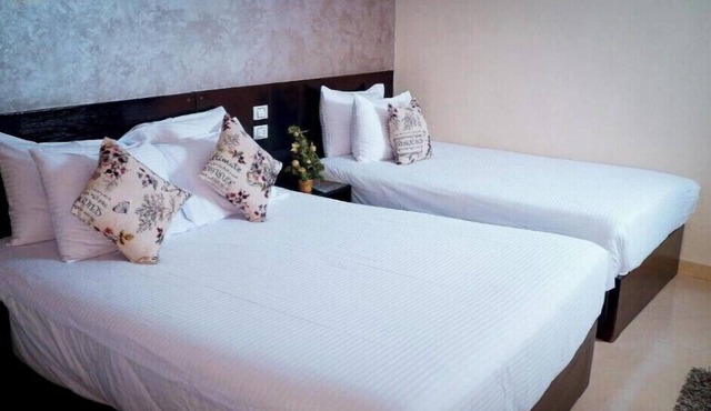 Deluxe Double or Twin Room Window Pyramids View in Cairo