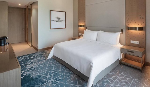 Deluxe King or Twin Room Near Fujairah Corniche