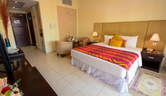 Deluxe One Bedroom Apartment Near Haji Saab Restaurant By Luxury Bookings