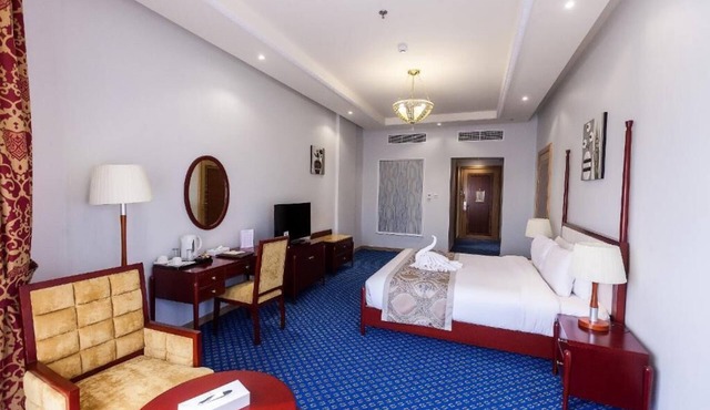 Deluxe Suite Near American School