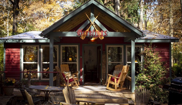 Designer 1880s Log Cabin - 2 Private King Suites - Walk to Mentone in Mentone