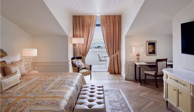 Designer Lux Stay | Relaxing Pool & Spa | Near Dubai Creek & Heritage Village