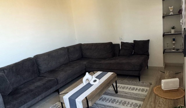 דHuge vue, very central, 10 min. walk from sea, food around, free parking,