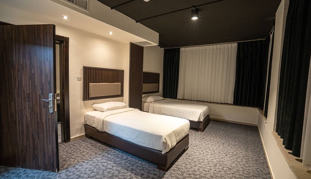 Diamond Hotel Suites