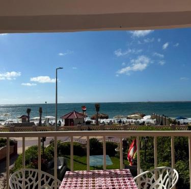 Direct Beachfront - Sea View 4 bed rooms in Alexandria
