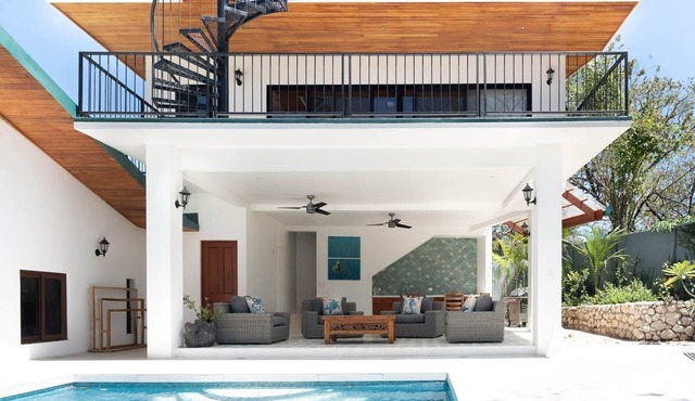 Dos Cocos | 4 BR Home, Walk to Beach & Surf!
