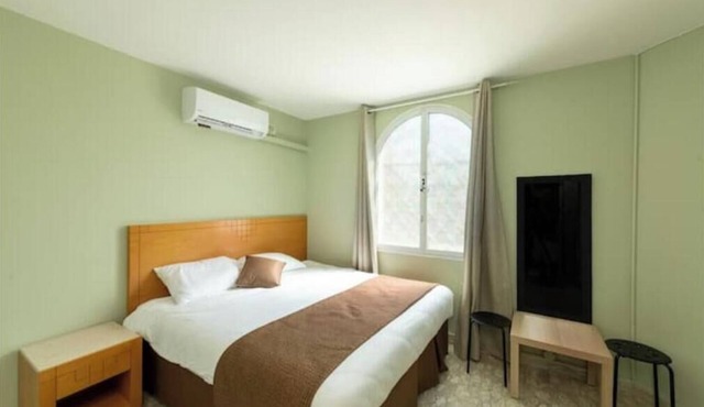 Double Room - 12 min walking distance from beach and mall