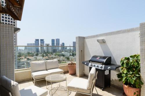 Downtown apartment 3BDR with city view