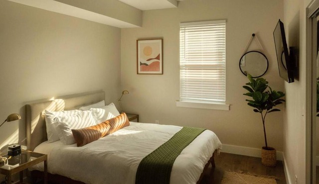 Downtown, contemporary, 2 bedroom, Roof Terrace! 2A in Savannah