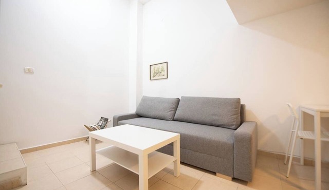 Downtown Studio with gallery nxt german colony in Haifa