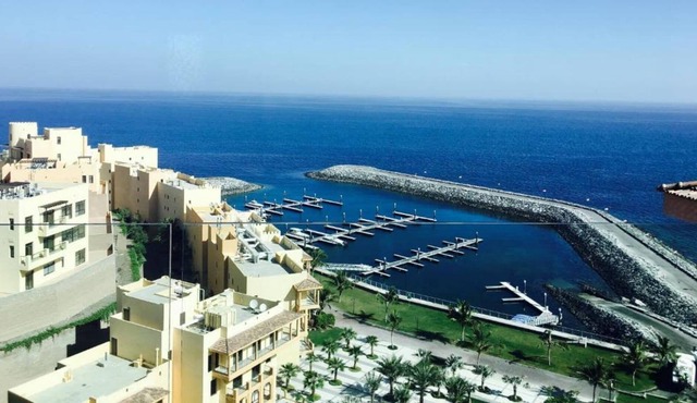 Dream Inn - 2BR Apartment with Sea View in Fujairah