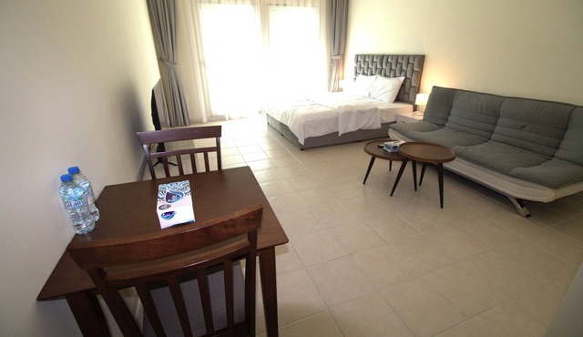 DRUVYA HOLIDAY HOMES, Bld DG194, Street No,2 Discovery Gardens, Close to Metro