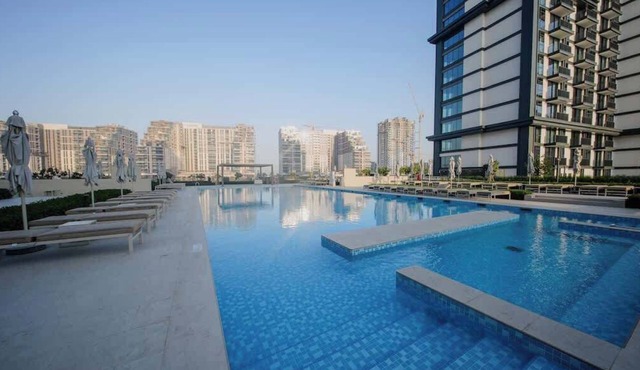 Dubai Hills Apt with Infinity Pool