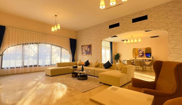 Elegant Villa in Al Danah - Perfect for Relaxation