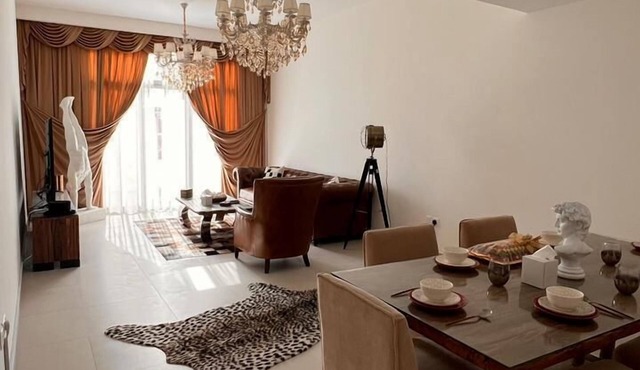 Elegant Villa with Direct Pool/Lagoon Access
