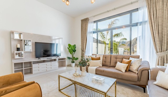 Escape to a Modern 3BR Villa w/a Private Pool & Mountain Views, Al Dana Island