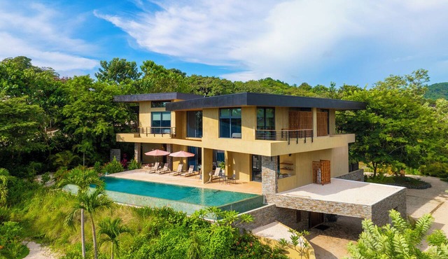 Exclusive 4-Villa Beach Estate 11 BR Sleeps 22 in Pinilla