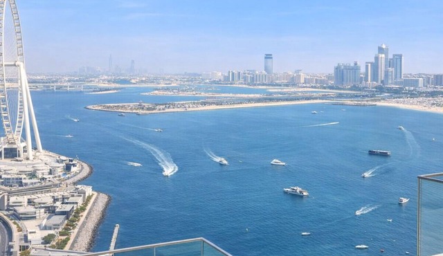 Exclusive Palm View Penthouse, Terrace & Pool
