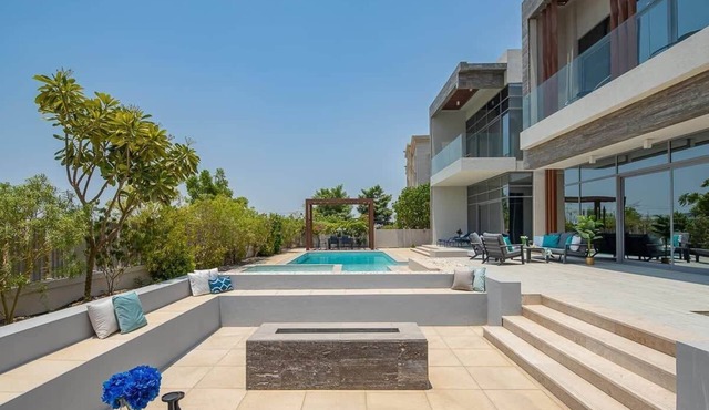 Exquisite 6BR Villa w/Private Pool in Dubai Hills