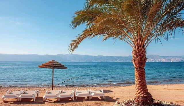 Fabulous 3-bedroom resort in Aqaba Red Sea Beach ,fitness , Private Beach,WiFi