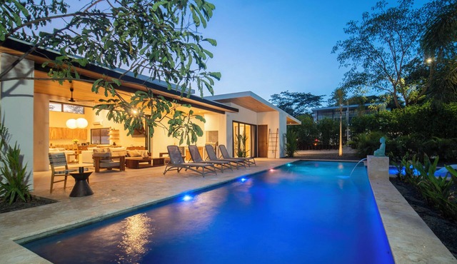 Fabulous 6 Bed/6Bath Villa! Walk to beach! 44' Pool-Golf Cart-Cold Plunge