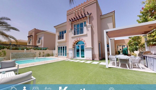 Family 4 Bed Villa l Private Pool & Big Garden
