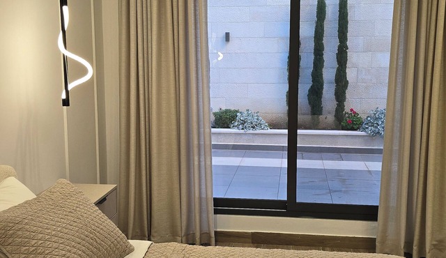 Family-Friendly & Warm 2 bedroom apartment . Best for vacationers