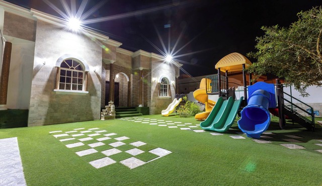 Family Villa -in serene Seeb with Large Garden