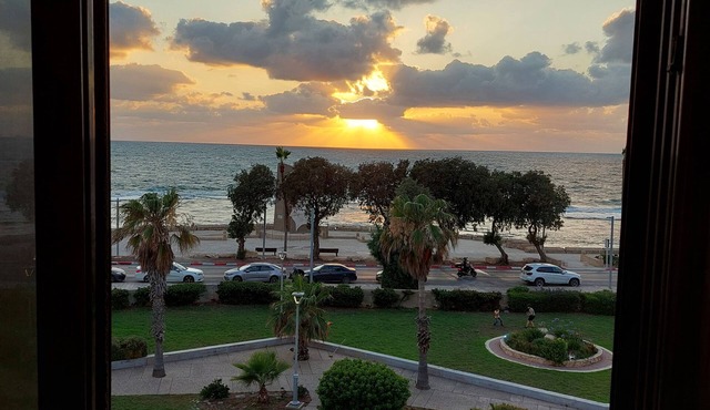 First Sea Line Apartment, Acre - amazing coastal view in heart of Akko
