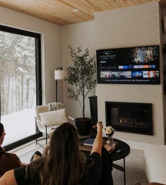 Forest Refuge - Fire - HotTub - Tremblant 15 min in La Conception