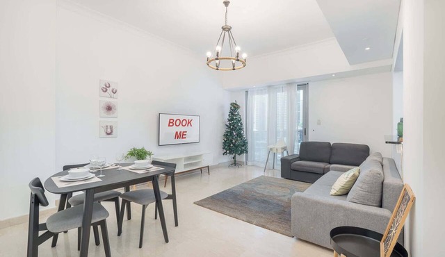 Free housekeeping visits during your stay - StayShort - Cozy & Stunning 1BR in Dubai Marina