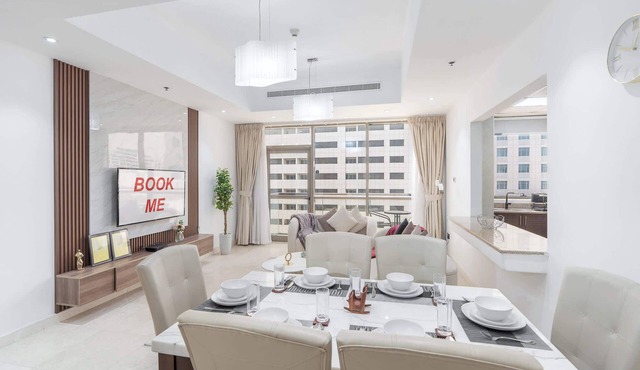 Free housekeeping visits during your stay - StayShort - Comfortable 2BR in Al Barsha with Balcony Sleeps 4
