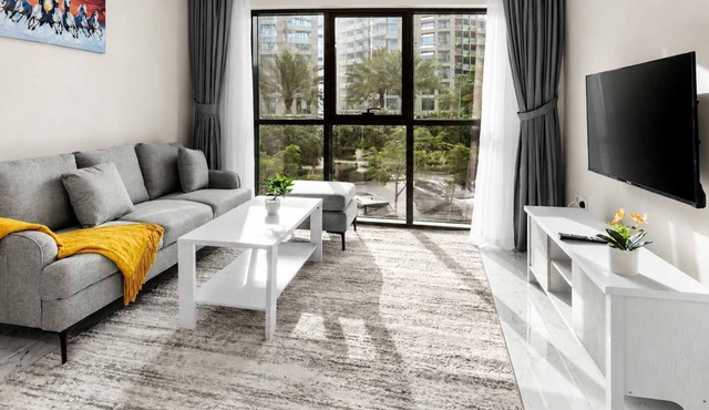 Free housekeeping visits during your stay - Relaxing 1 Bedroom in Dubai South that Sleeps 2!