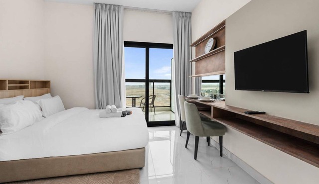 Free housekeeping visits during your stay - Peaceful Studio in Jebel Ali that Sleeps 2!