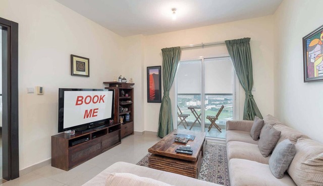 Free housekeeping visits during your stay - StayShort - Charming & Bright 1BR in Red Residence Dubai Sports City