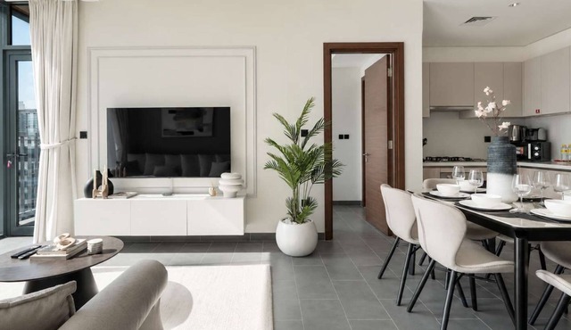 Free housekeeping visits during your stay - StayShort - Premium Meydan One Stay Perfect for 6 Guests
