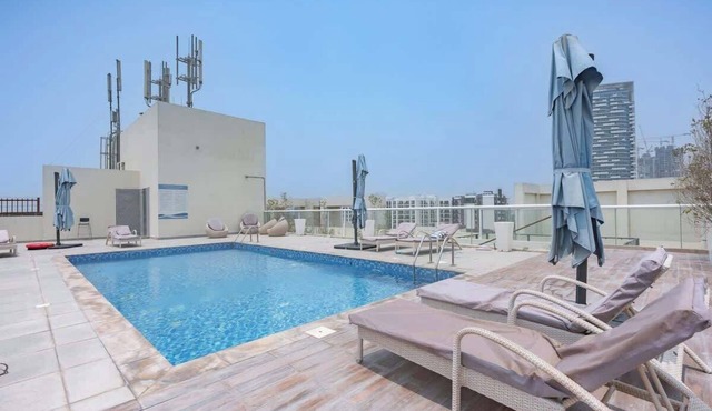 Free housekeeping visits during your stay - StayShort - Elegant 1-Bedroom Apartment in Jumeirah Village Triangle with Balcony Bliss
