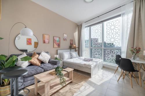 Free housekeeping visits during your stay - StayShort - Modern & Inviting Studio in Discovery Gardens