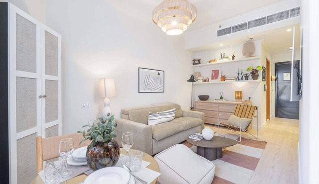 Free housekeeping visits during your stay - StayShort - Cozy 1BR in JVT that Sleeps 4 with Balcony!