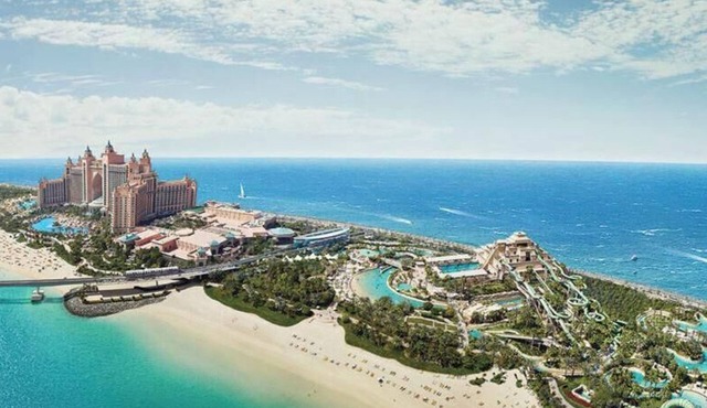 Frond P, 5-Bedroom Villa with Assistant's Room @ The Palm Jumeirah