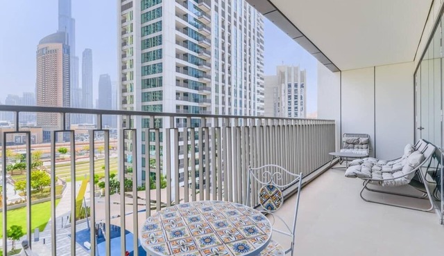 Full Burj Khalifa View - Modern 3BR Maids Estate