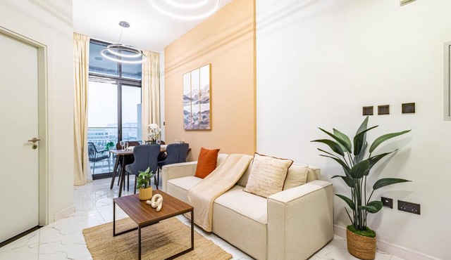 Fully Furnished 1 BDR in Masdar City - 5 min to Airport - 10 min to Yas Mall, Ferrari World, Sea World
