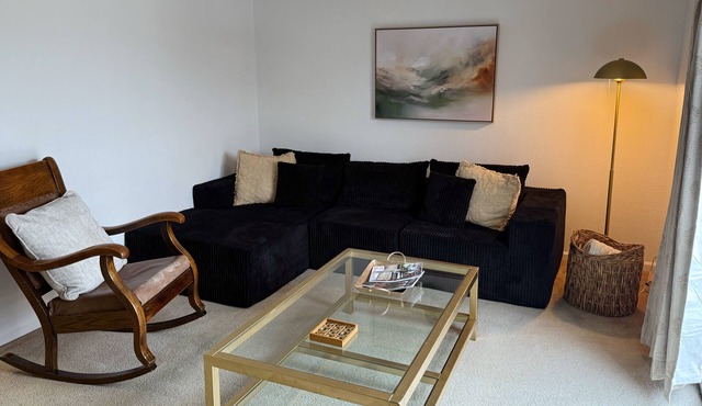 Fully furnished 2-bedroom apartment in Sullivan in Sullivan